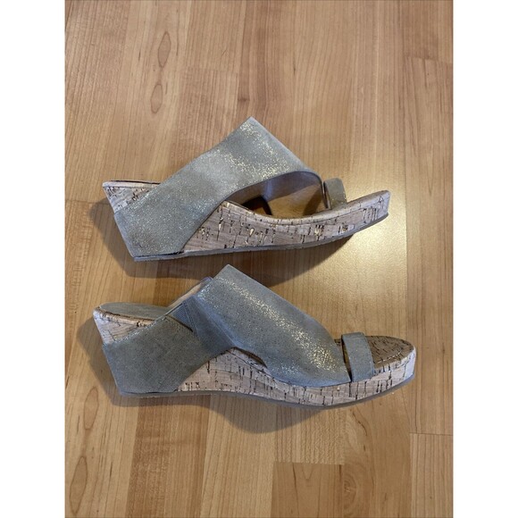 Donald Pliner Gyer Sandals Women's Size 10 Tan Gold Leather Cork Wedge Toe Loop - Picture 2 of 12